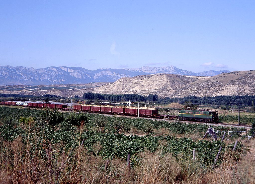 RENFE 269 023 bei Cenicero, 03.09.1992, Strecke Logroo - Vitoria Gasteiz.