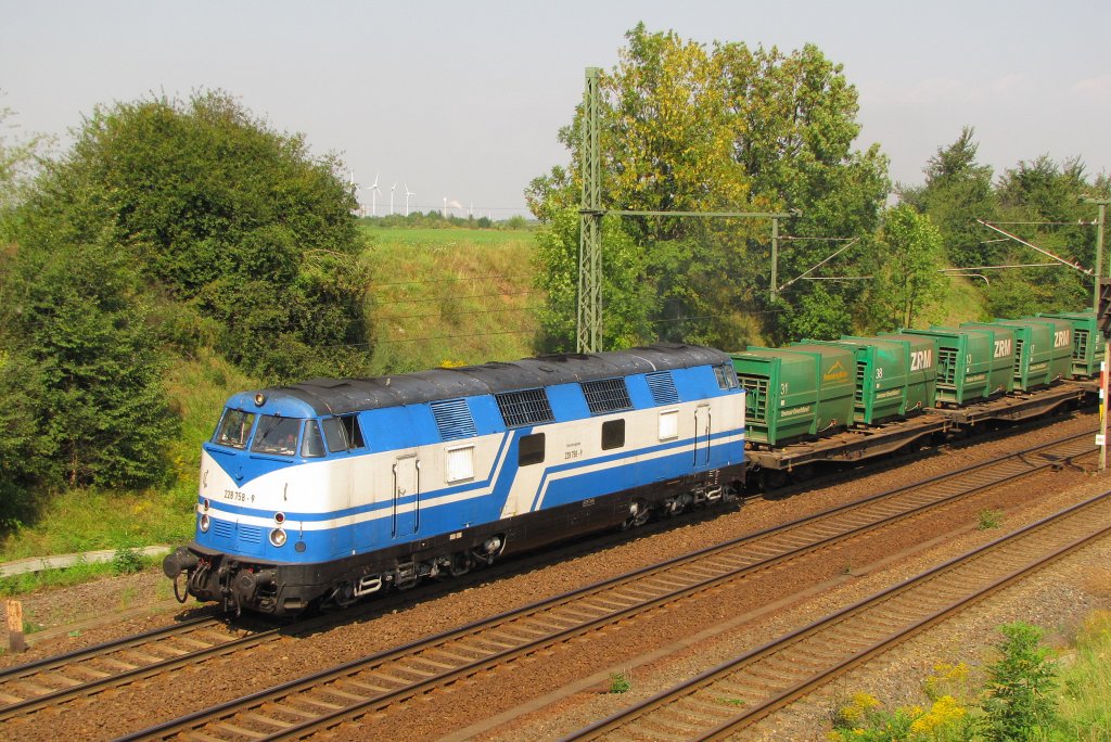 Rennsteigbahn 228 758-9 mit dem DGS 99761 von Gro�korbetha nach Ilmenau, bei Schkortleben; 26.08.2011