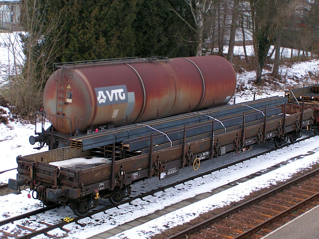 Res(31803937370-5) ist mit einer Ladung Stahltr�ger eingetroffen;100313