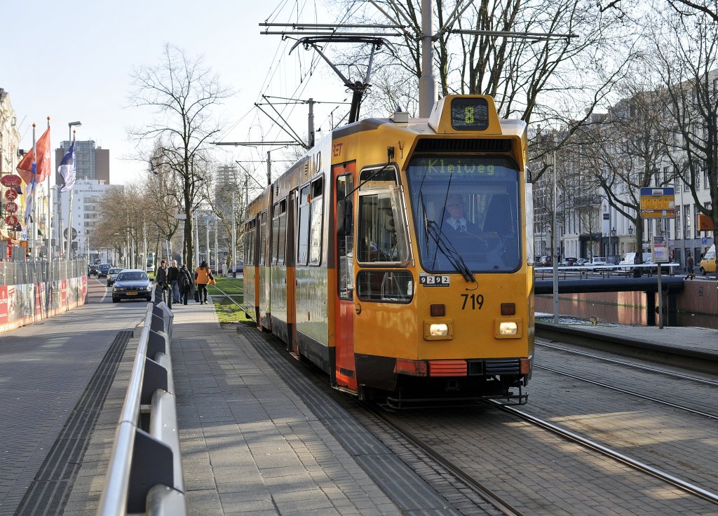 RET 719 mit linie 8 nach Kleiweg in Rotterdam auf die haltestelle Mauritsweg am 20.03 2011.