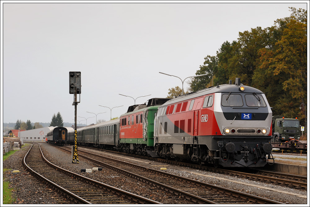Retourfahrt des Sonderzuges von Lieboch nach Wien, bis Graz Hbf mit 218 256 als Zuglok, als Spz 8492 kurz vor der Abfahrt in Lieboch.