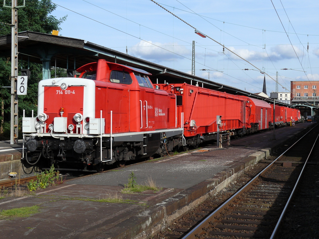 Rettungszug DB, von vorne: 714 011-4, Transportwagen I, Gertewagen, Lschmittelwagen, Sanittswagen, Transportwagen II und 714 015-5. Kassel Hbf. 11.09.2010.