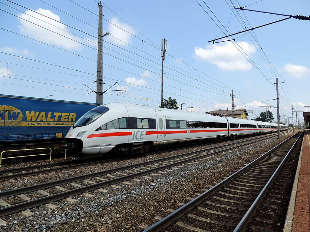  REUTLINGEN  rast mit offener Bugklappe als ICE26 durch den Bhf. Marchtrenk Richtung Deutschland; 120704