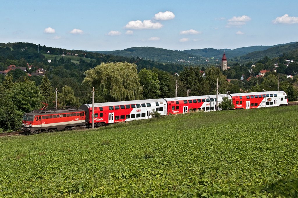 REX 1629  Oskar Kokoschka  ist von St. Valentin nach Wien Westbahnhof unterwegs. Die Aufnahme entstand am 11.06.2011 bei Hofstatt.