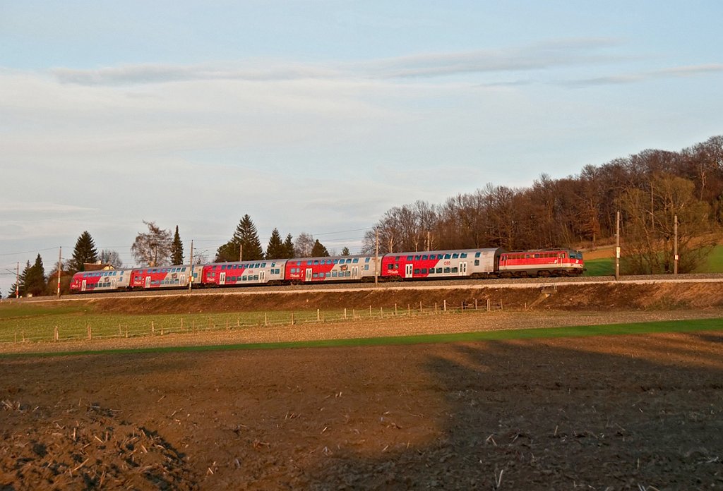 REX 1634, kurz vor Sonnenuntergang, am 29.03.2010. Die Aufnahme entstand kurz nach Neulengbach.