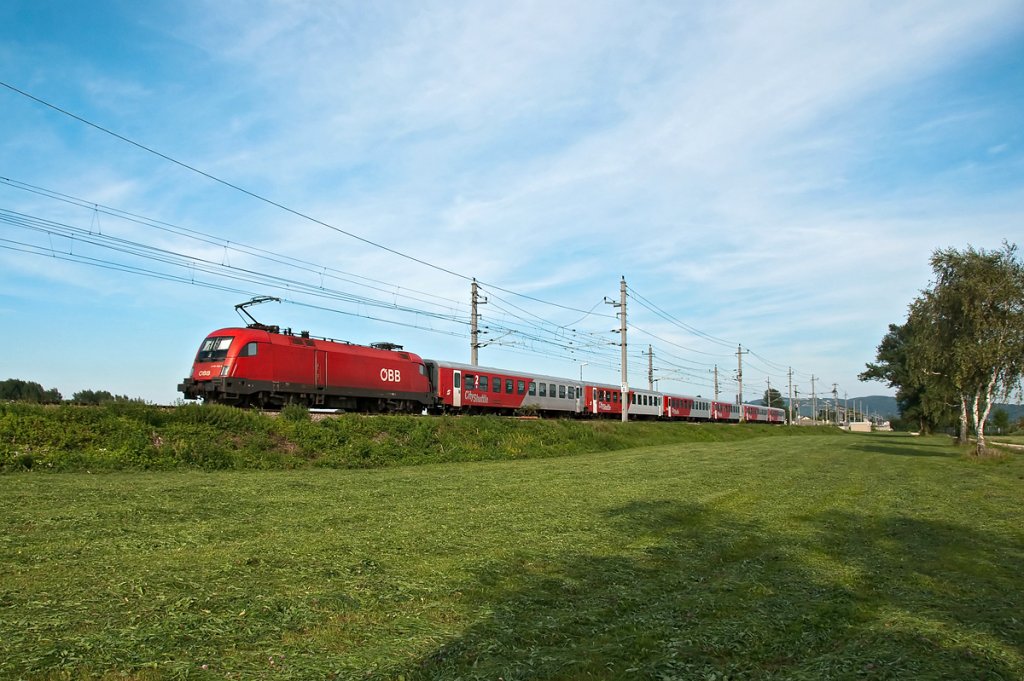 REX 2115  Blockheide  ist von Česk Velenice nach Wien Franz Josefs Bahnhof unterwegs. Muckendorf-Wipfing, am 20.08.2010.