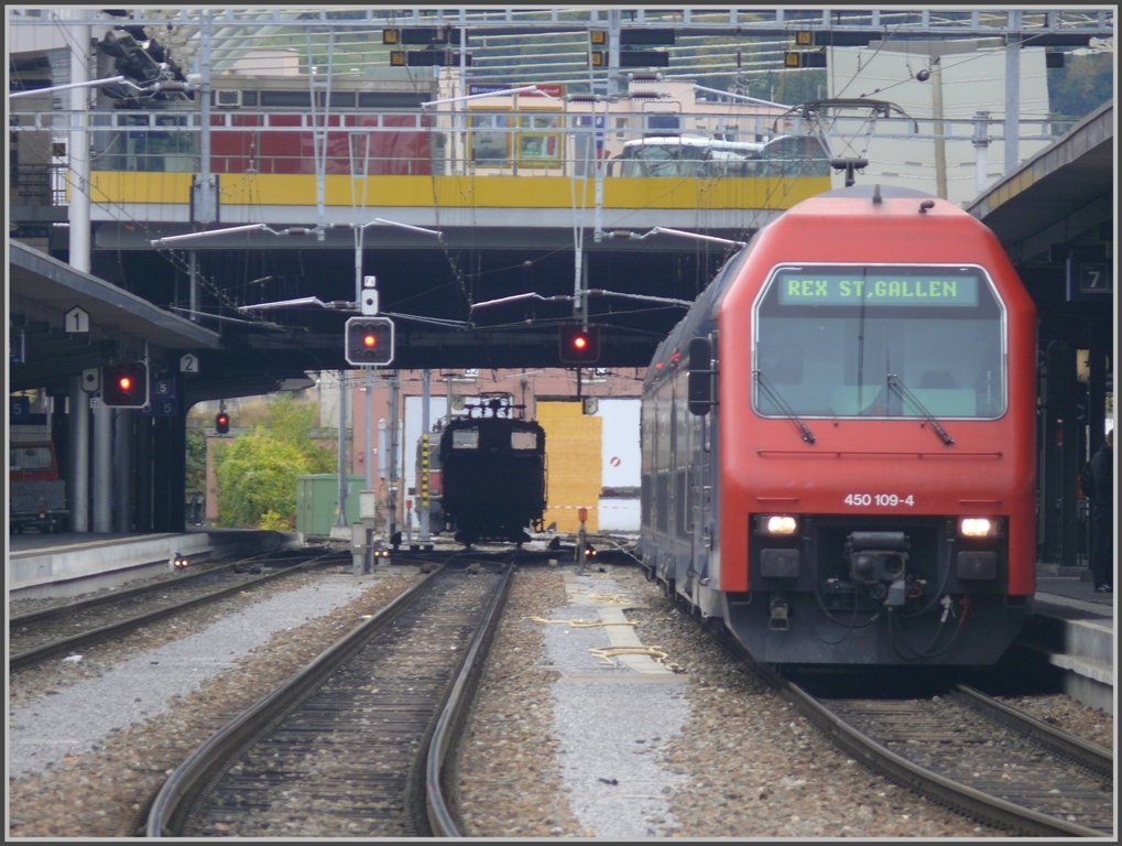 REX nach St.Gallen ausnahmsweise mit Re 450 109-4. (25.10.2009)
