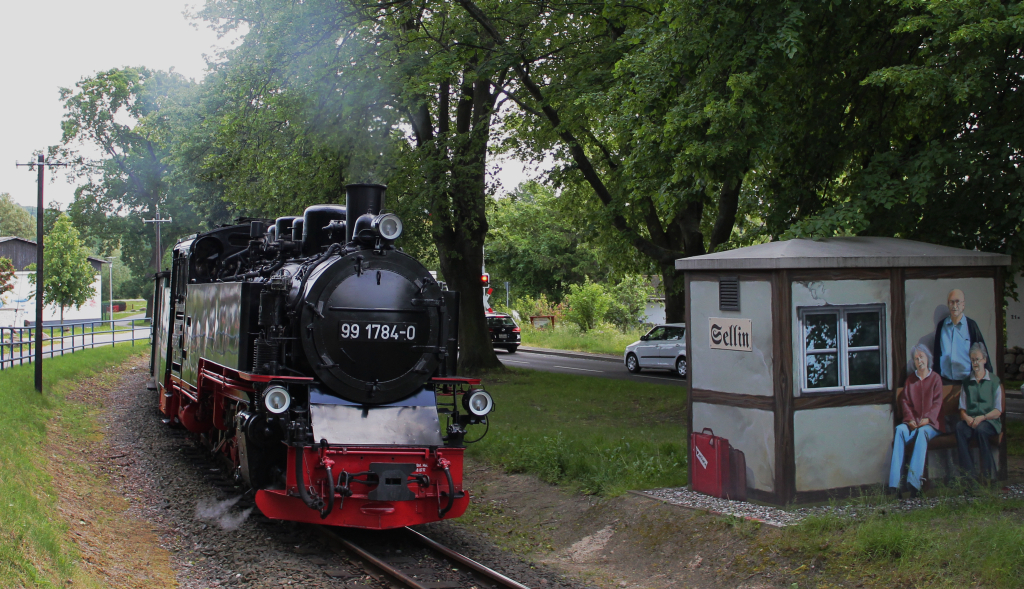 Rgensche Kleinbahn  Rasender Roland  99 1784-0 als P 106 von Ghren nach Lauterbach Mole in Sellin am 15.06.2013