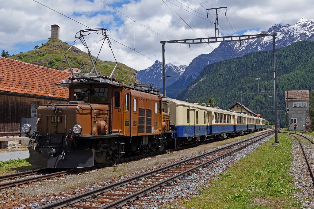RhB  100 JAHRE BEVER-SCUOL 1913 bis 2013  Ge 6/6 414 mit dem Alpine Classic Pullman Express in Ardez am 30. Juni 2013.
Foto: Walter Ruetsch