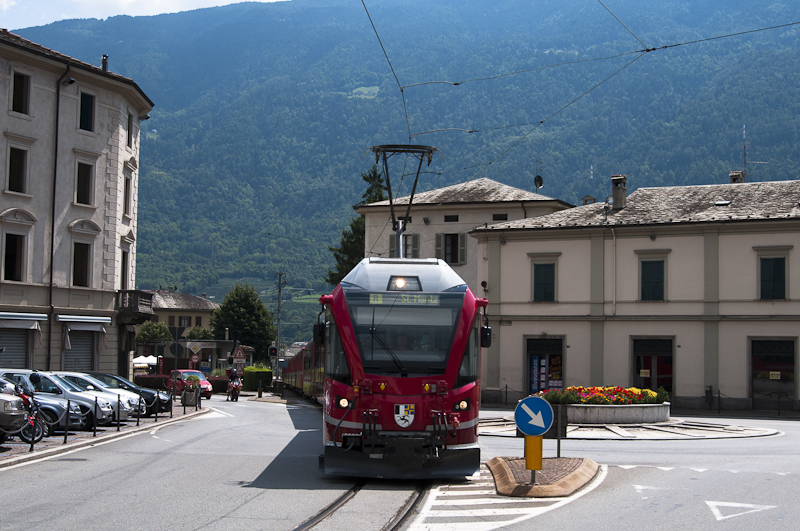 RhB ABe 8/12 3501  Jan Willem Holsboer  alias Allegra am 9. August 2010 auf dem Marktplatz in Tirano.