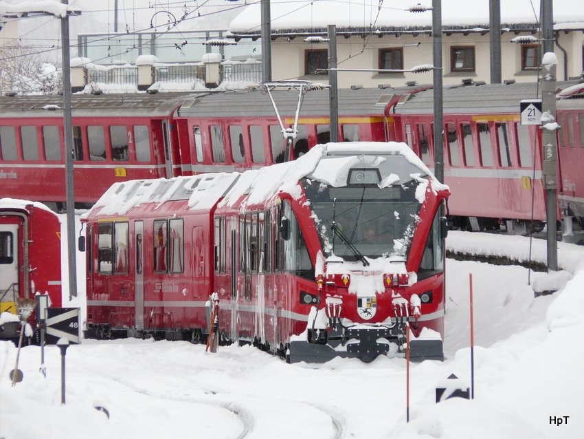 RhB - ABe 8/12 3502 fr Personalinstruktionen abgestellt im Samedan am 04.12.2009