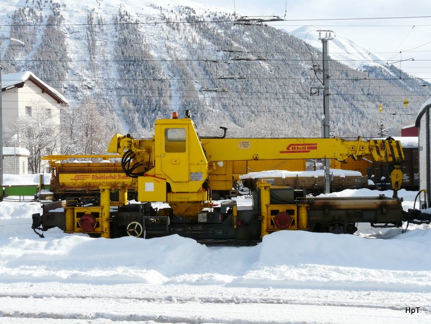 RhB - Dienstwagen Xk 9008 abgestellt in Samedan am 01.01.2010