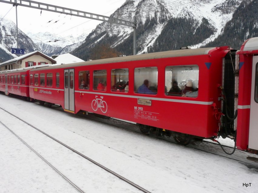 RhB - Extazug fr Rodelnde mit dem Personenwagen WS 3912 unterwegs am 01.01.2010