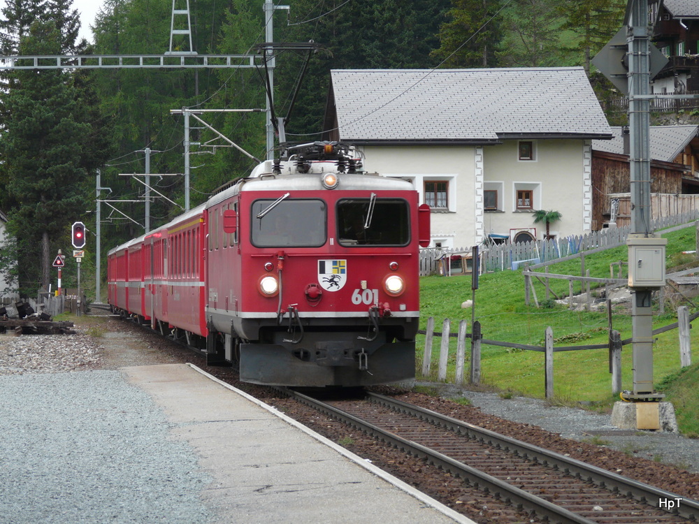 RhB - Ge 4/4  601 mit Regio in Madulain am 14.09.2010