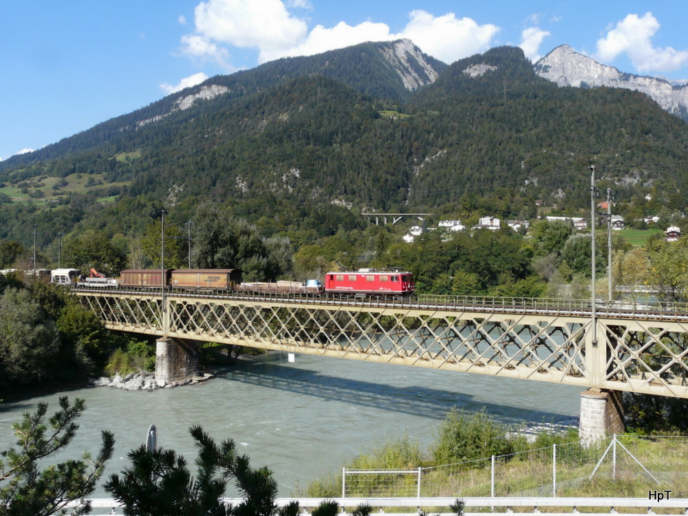 RhB - Ge 4/4 603 vor Gterzug unterwegs bei Reichenau am  26.09.2011