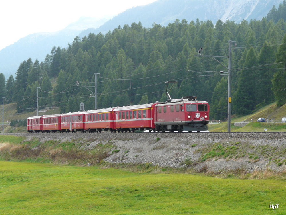 RhB - Ge 4/4  608 mit Regio bei Bever am 16.09.2010