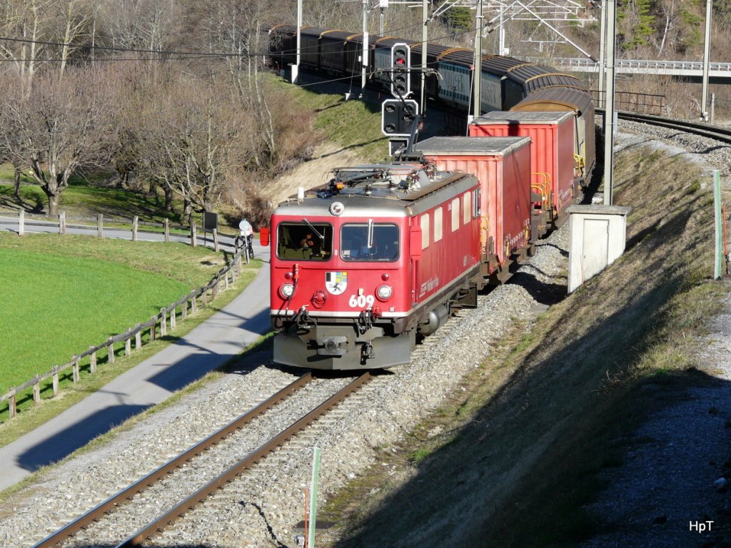 RhB - Ge 4/4 609 vor Gterzug bei Reichenau am 07.04.2010