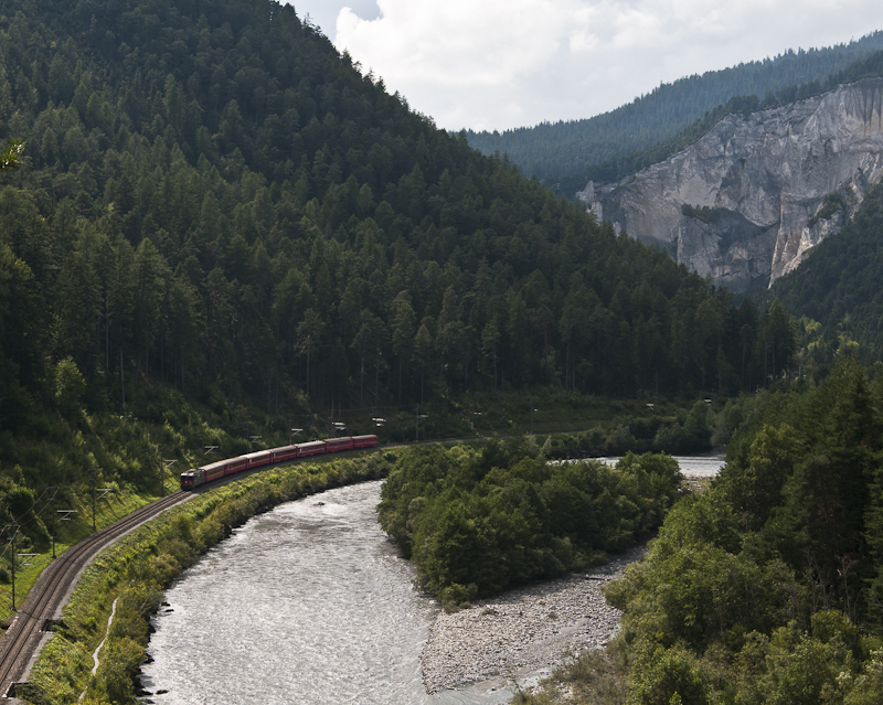 RhB Ge 4/4 II 619  Samedan  mit Werbung fr 100 Jahre Berninabahn am 13. August 2010 im Rheintal.