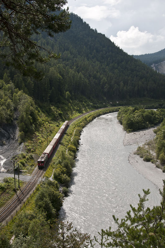 RhB Ge 4/4 II 619  Samedan  mit Werbung fr 100 Jahre Berninabahn am 13. August 2010 im Rheintal.