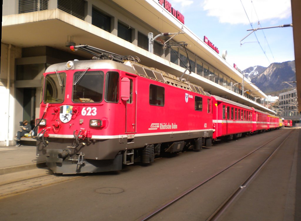 RhB Ge 4/4 II 623  Bonaduz  mit ihrem R nach Arosa in Chur. 25.02.2010