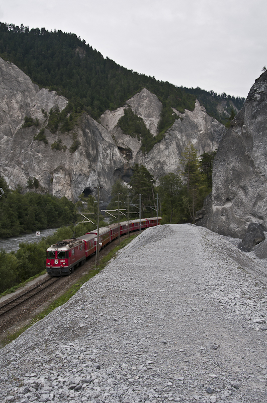 RhB Ge 4/4 II 632  Zizers  am 13. August 2010 im Rheintal.
