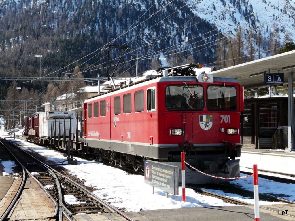 RhB - Ge 6/6 701 vor Gterzug in Pontresina am 07.04.2010 um 10.09 Uhr