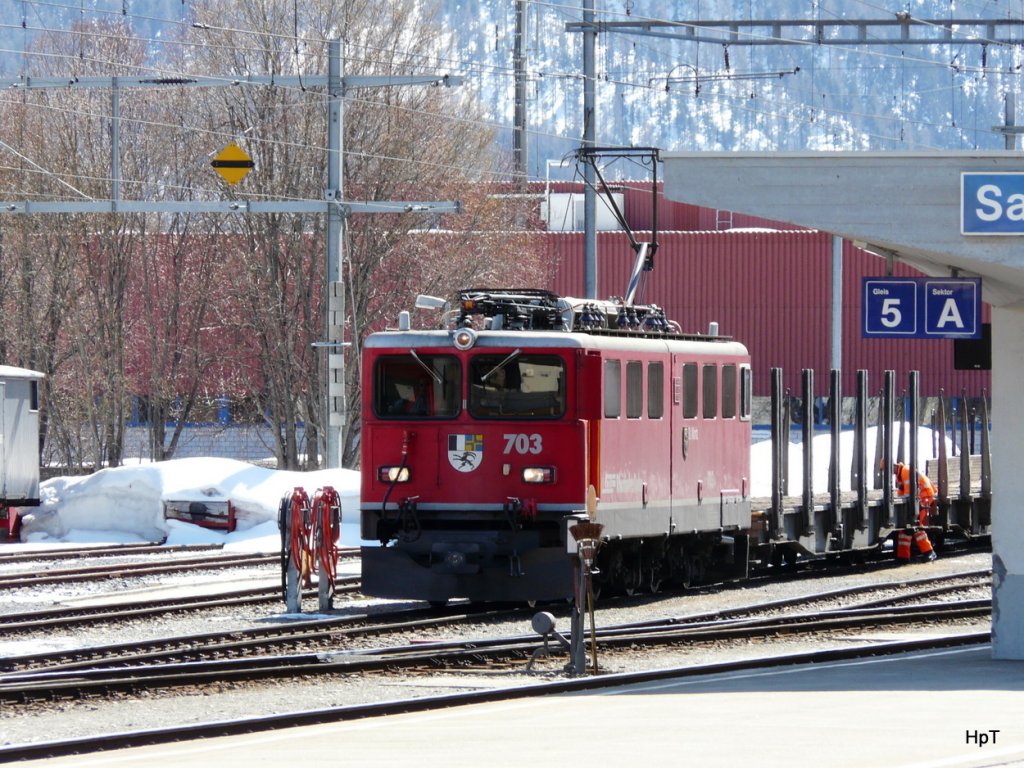 RhB - Ge 6/6  703 bei Rangierarbeiten im Bahnhof Samedan am 07.04.2010