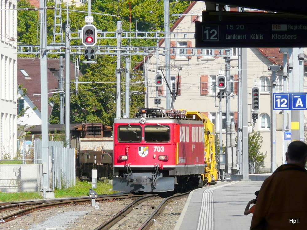 RhB - Ge 6/6 703 mit Gterzug unterwegs im Bahnhof Chur am 26.09.2011