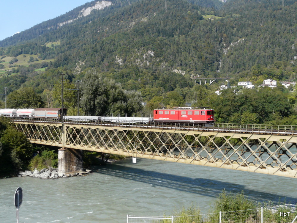 RhB - Ge 6/6 705 mit Gterzug unterwegs in Reichenau am 26.09.2011