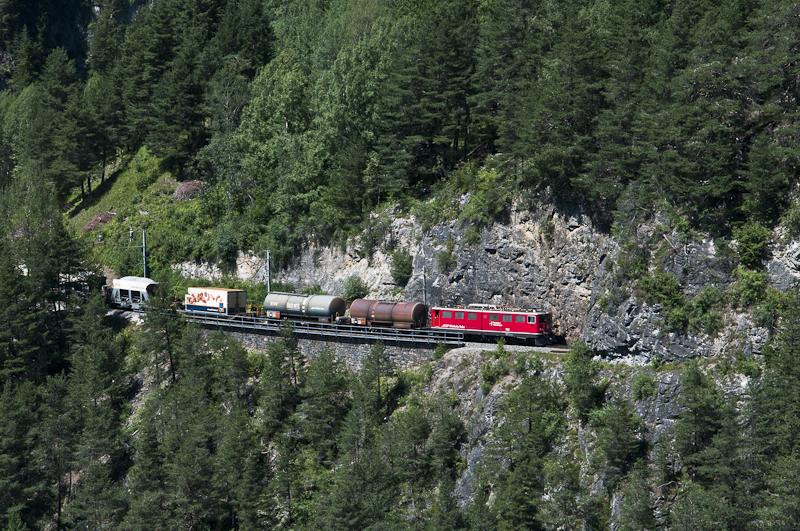 RhB Ge 6/6 II 705  Pontresina/Puntraschigna  am 8. August 2010 mit einem Gterzug zwischen Chur und Filisur.	