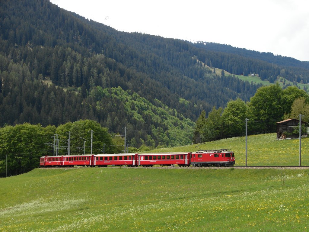 RhB Ge4/4 631 mit Regio unterhalb Klosters - 19/05/2008