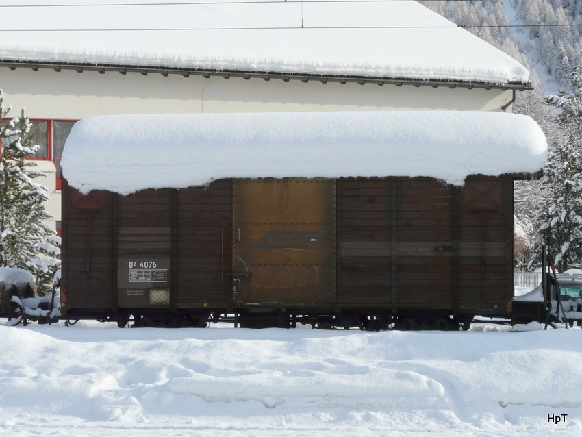 RhB - Gep�ckg�terwagen D 4075 abgestellt in Bever am 01.01.2010 ...  Belichtungsdauer: 0.003 s (10/4000) (1/400), Blende: f/6.3, ISO: 100, Brennweite: 17.50 (175/10)

