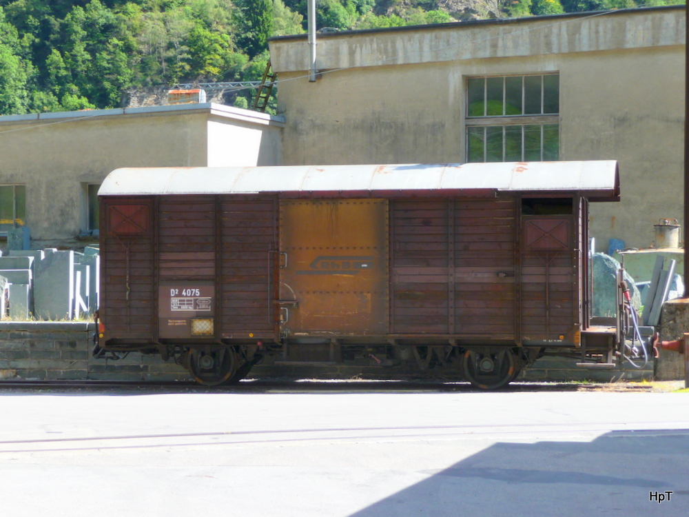 RhB - Gepckwagen  D  4075 in Poscaivo am 15.09.2010