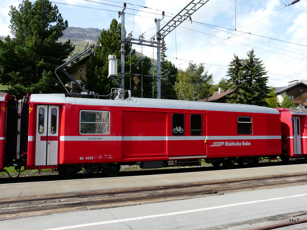 rhb-gepaeckwagen-ds-4225-455782.jpg