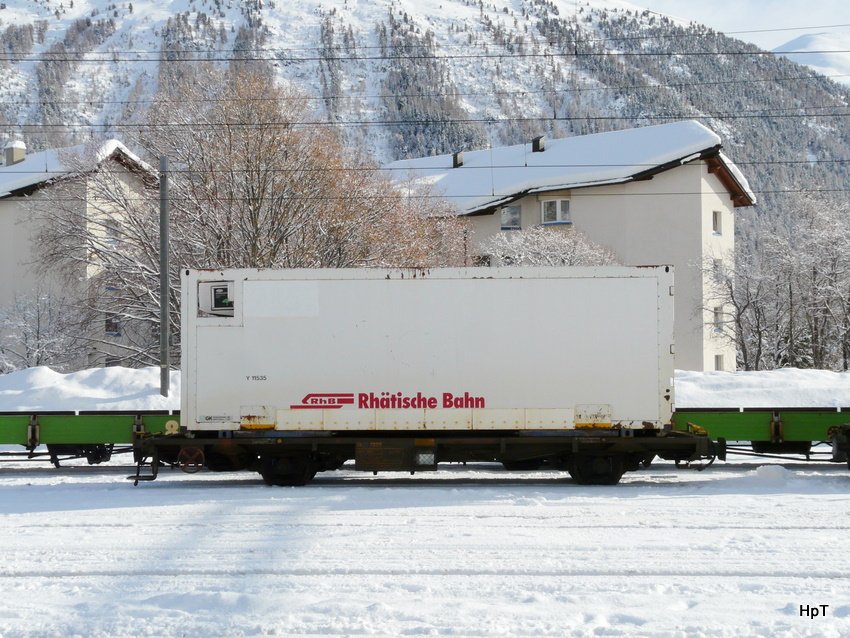 RhB - Gterwagen Lp 7879 in Samedan am 01.01.2010