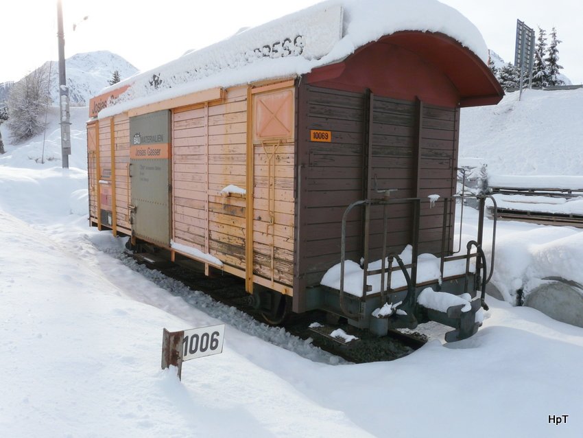 RhB - Gterwagen P 10069 abgestellt in Punt Muragl am 01.01.2010