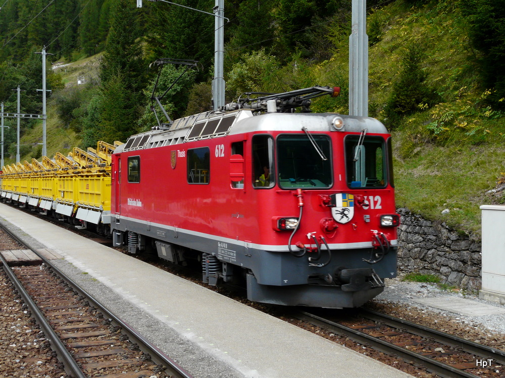 RhB - Lok Ge 4/4 612 mit Gterzug in Bergn am 14.09.2010