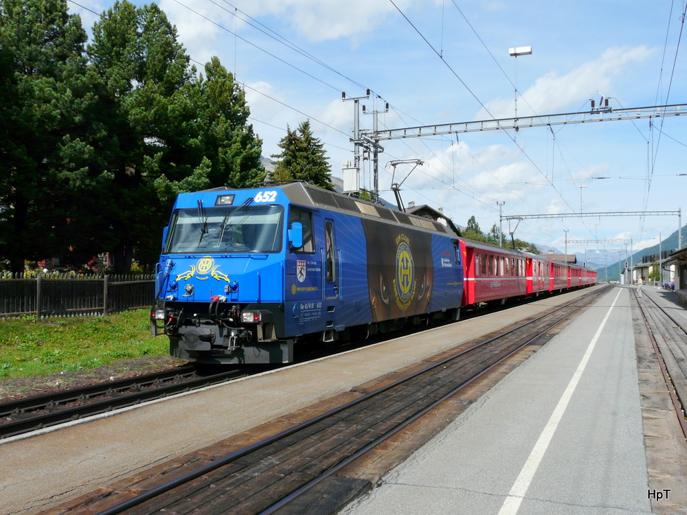 RhB - Lok Ge 4/4 652 vor Schnellzug in Celerina am 16.09.2010