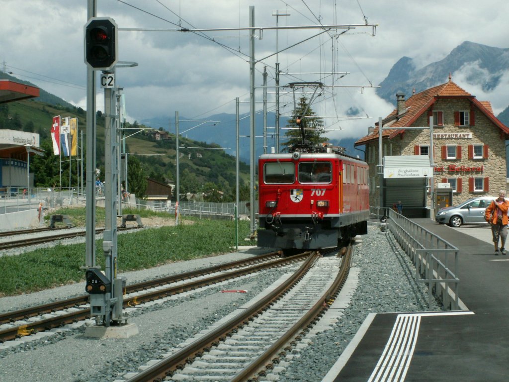 RhB Lok Ge 6/6 II 707 beim umsetzen in Scuol-Tarasp.06.07.10