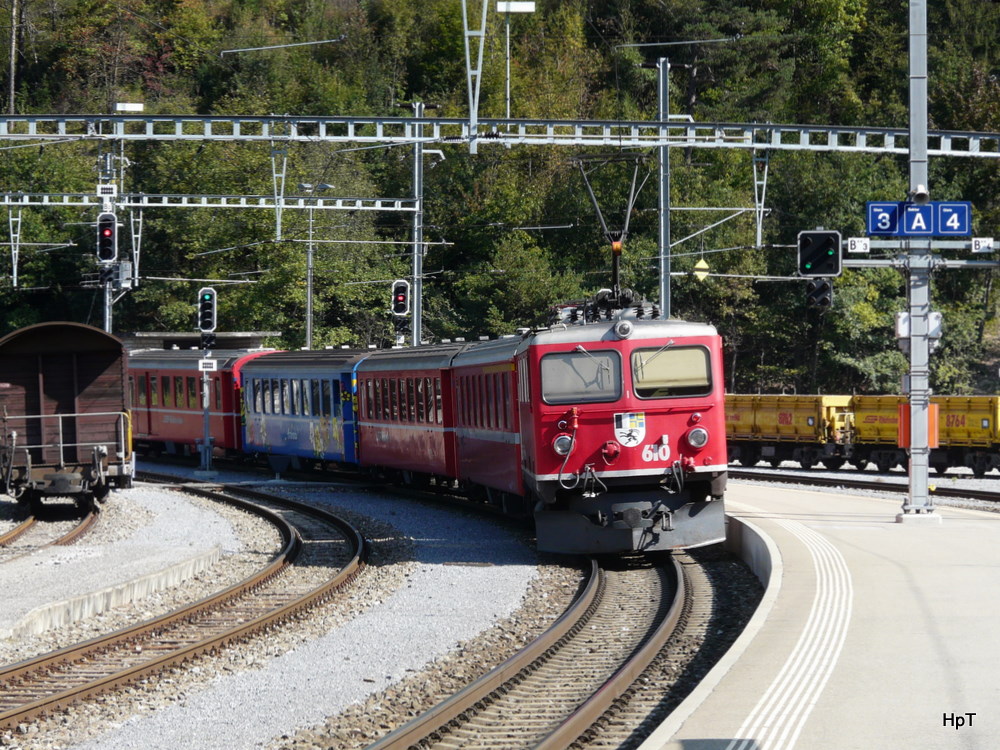 RhB - Nachschuss vom Regio nach Chur bei der ausfahrt aus dem Bahnhof Reichenau am 26.09.2011