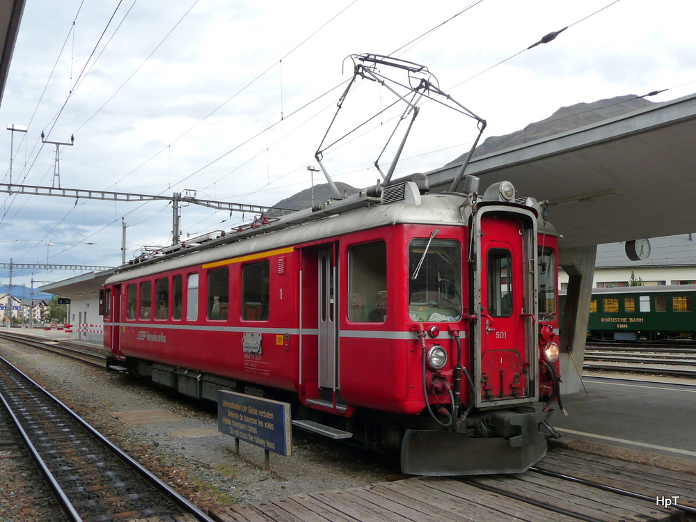 RhB - Oldtimer Triebwagen ABe 4/4 501 im Bahnhof von Samedan am 15.09.2010