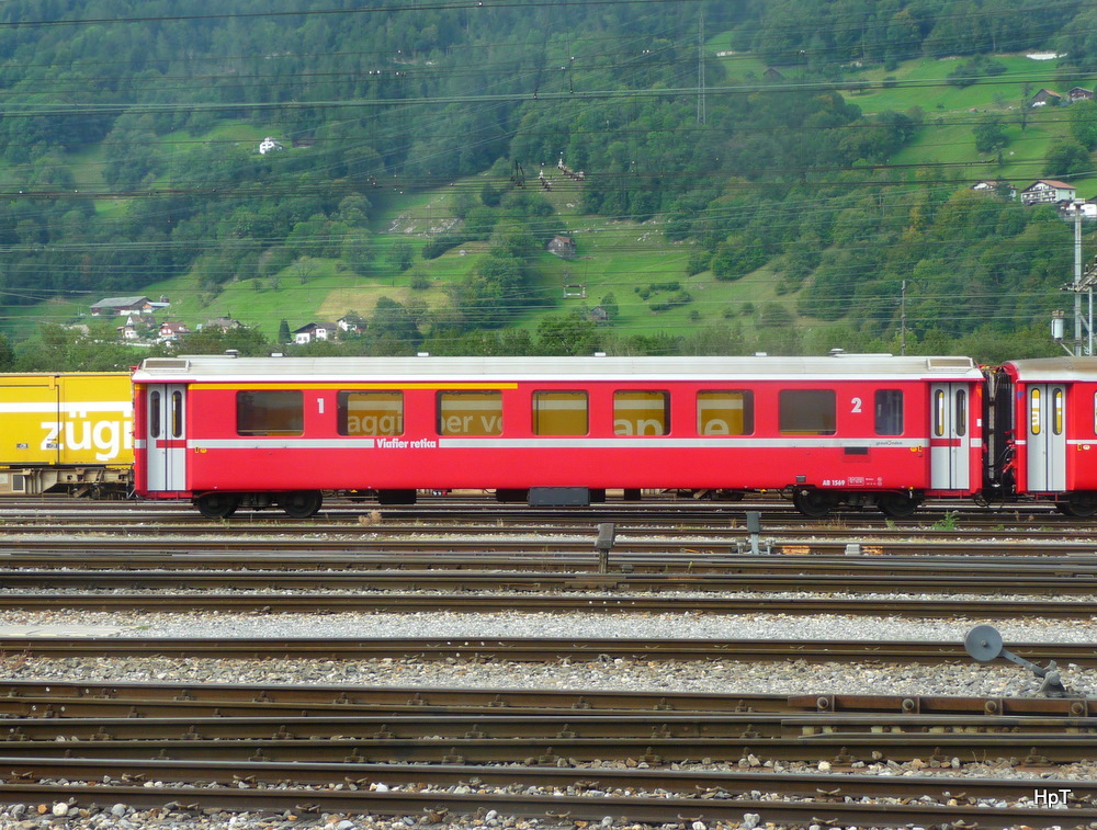 RhB - Personenwagen 1+2 Kl. AB 1569 in Landquart am 17.09.2011