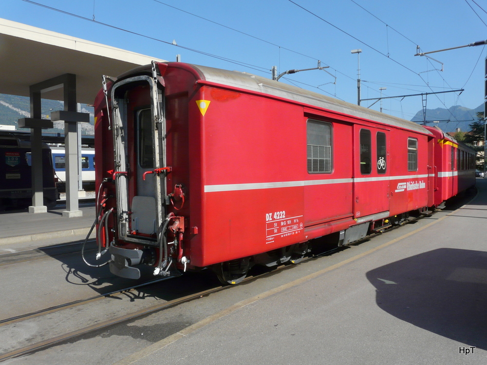 RhB - Post-Gepckwagen DZ 4232 in Chur am 26.09.2011