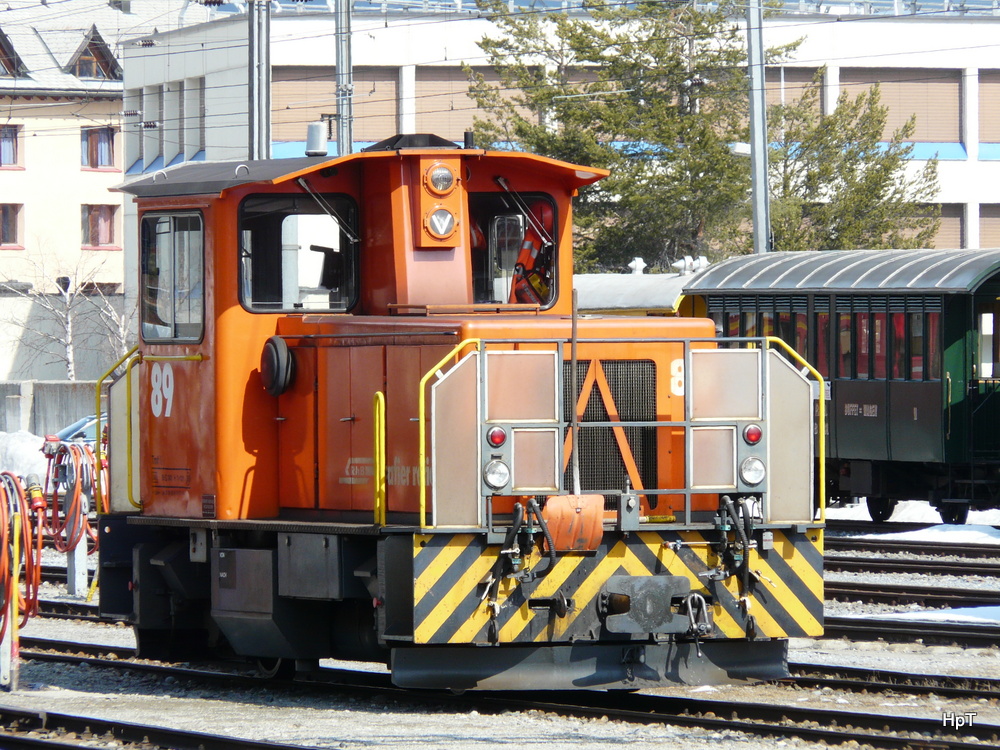 RhB - Rangierlok Tmf 2/2  89 im Bahnhofsareal von Samedan am 25.03.2012