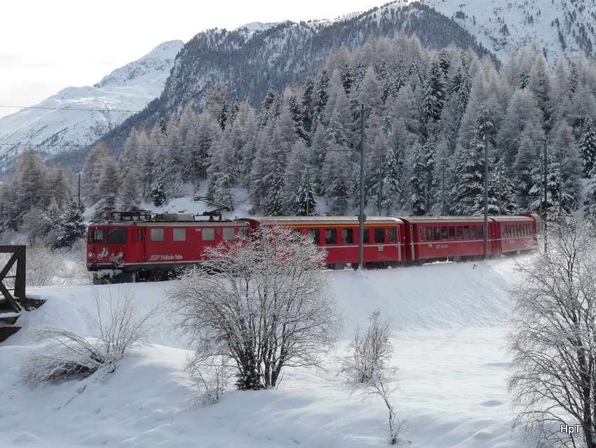 RhB - Regio mit der Ge 4/4 609 zwischen Pontresina und Samedan unterwegs am 01.01.2010