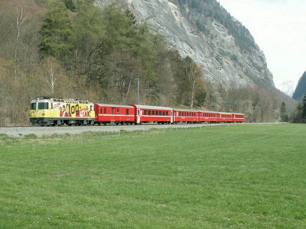 RhB Regionalzug zwischen Grsch und Malans auf der Fahrt nach Landquart.
13.04.10