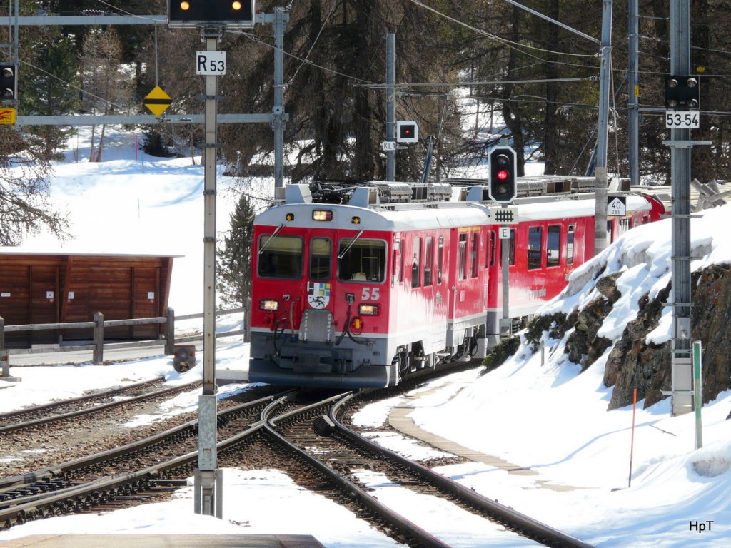 RhB - Triebwagen ABe 4/4 55 + ABe 4/4 56 bei der einfahrt im Bahnhof Pontresina am 07.04.2010