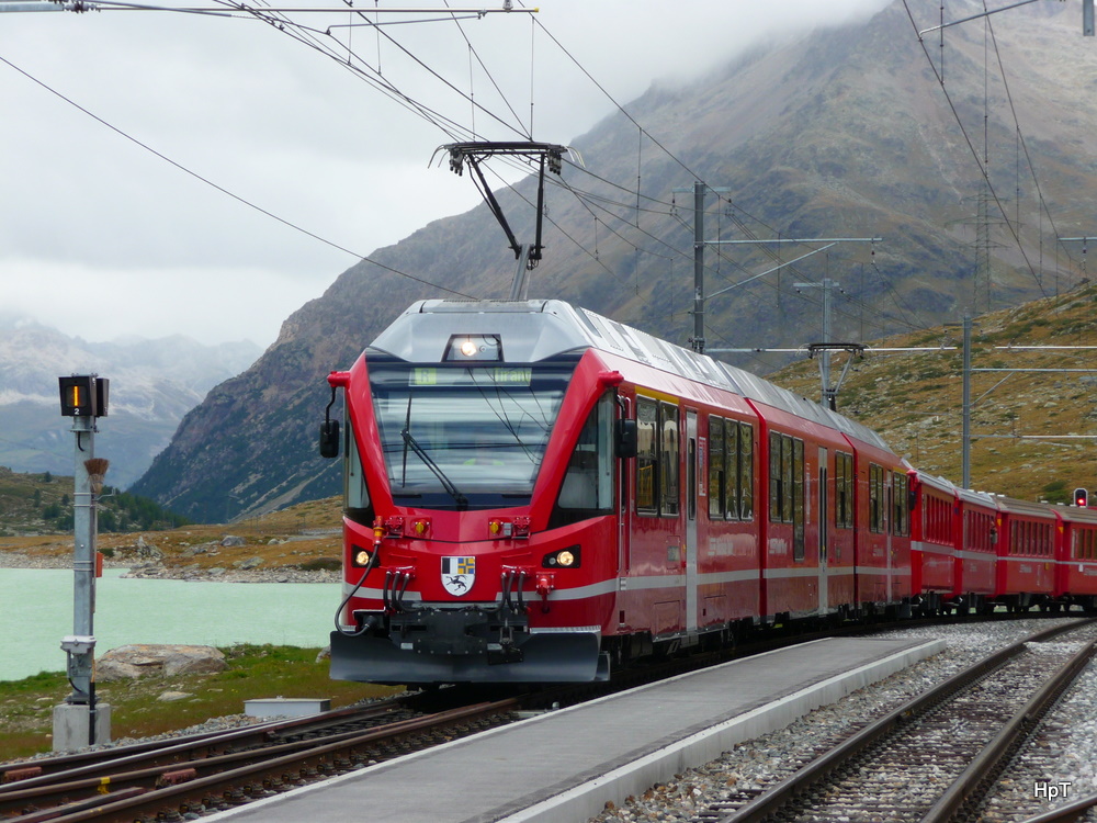 RhB - Triebwagen ABe 8/12 3503 unterwegs nach Tirano auf dem Berninapass am 13.09.2010
