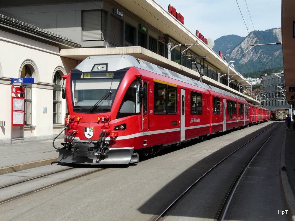 RhB - Triebzug ABe 8/12 3512 auf dem Bahnhofplatz in Chur als Regio nach Arosa am 18.09.2012