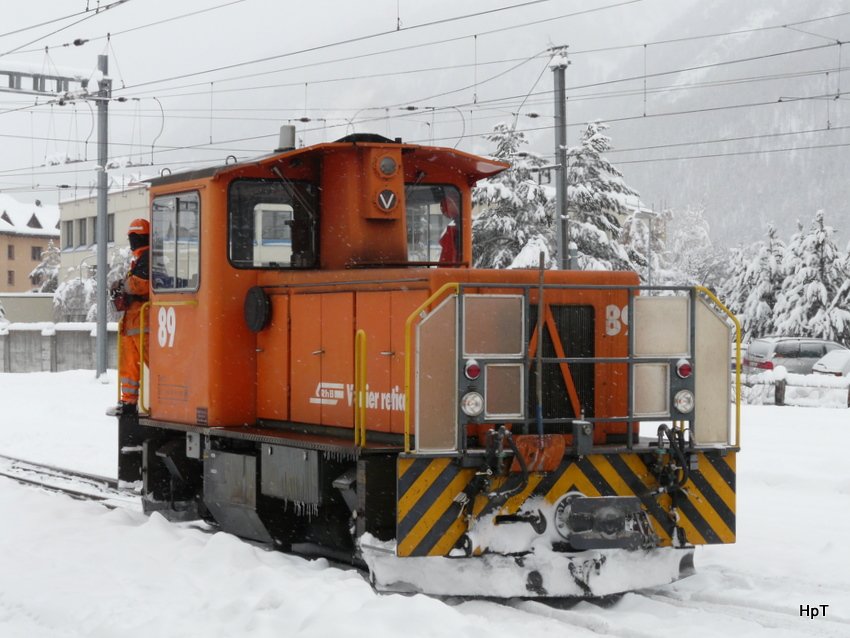 RhB - Winterimpressionen vom Bahnhof Samedan Tmf 2/2 89  bei Rangierarbeiten am 04.12.2009